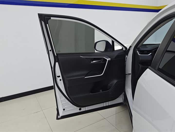 Фото 7 - Toyota Wildlander