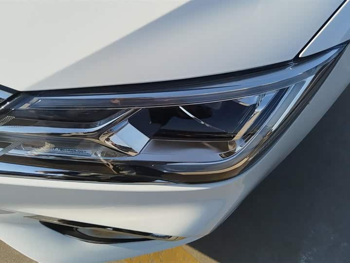 Фото 5 - Roewe i5