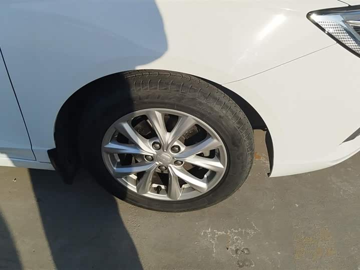 Фото 6 - Roewe i5