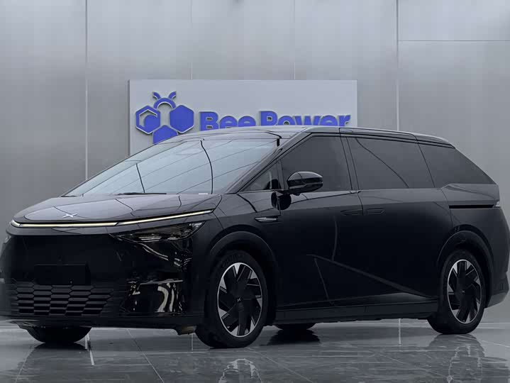 Фото 1 - XPeng X9