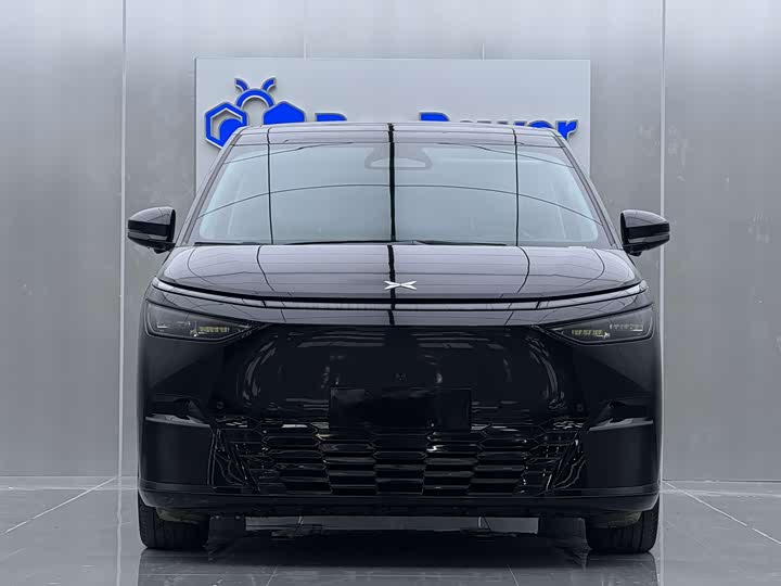 Фото 2 - XPeng X9