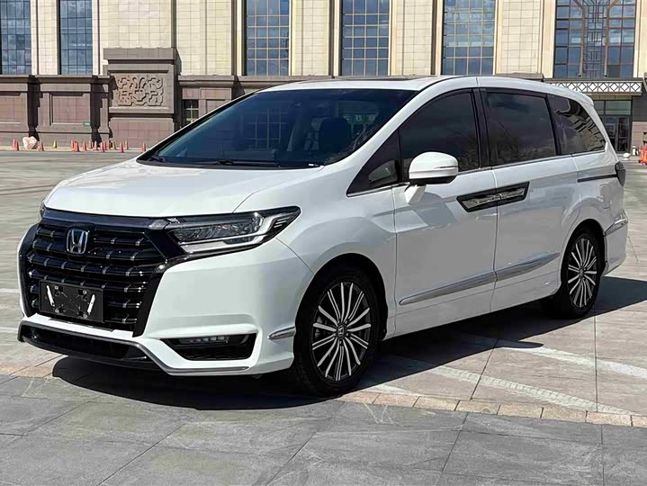 Фото 1 - Honda Elysion