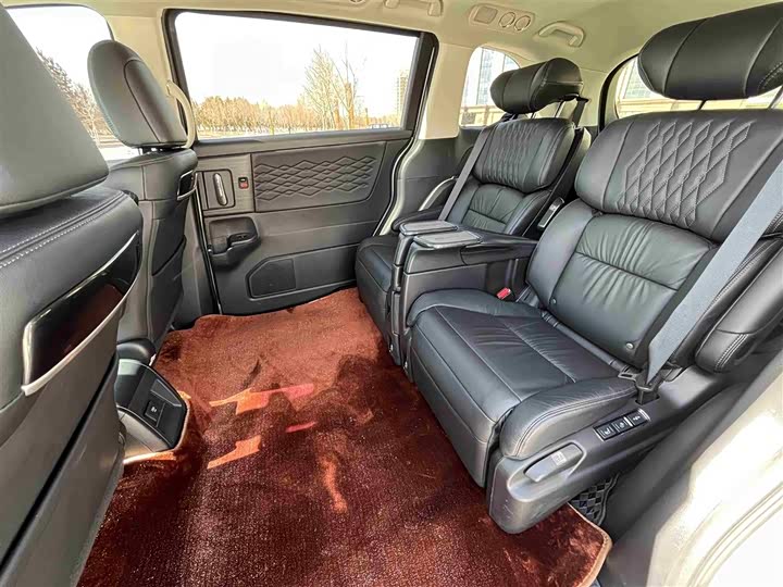 Фото 5 - Honda Elysion