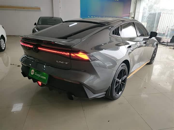 Фото 7 - Changan UNI-V