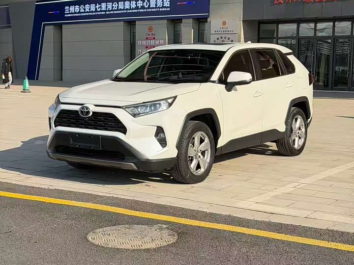 Фото 1 - Toyota RAV4