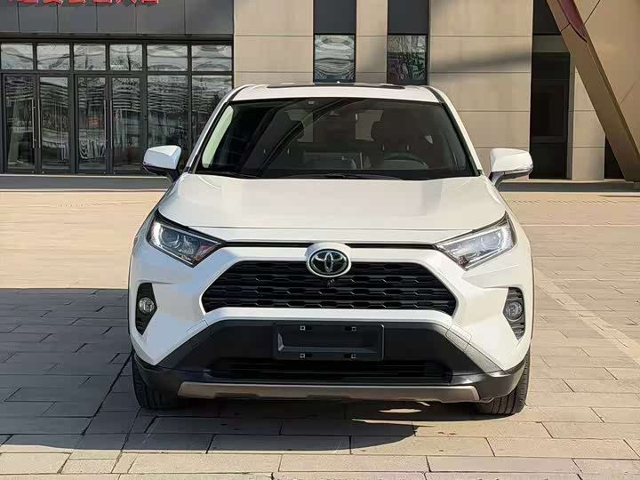 Фото 2 - Toyota RAV4