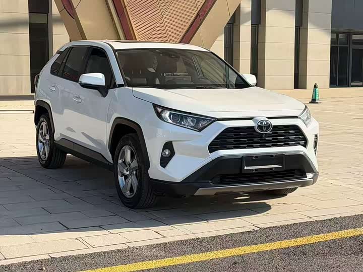 Фото 3 - Toyota RAV4