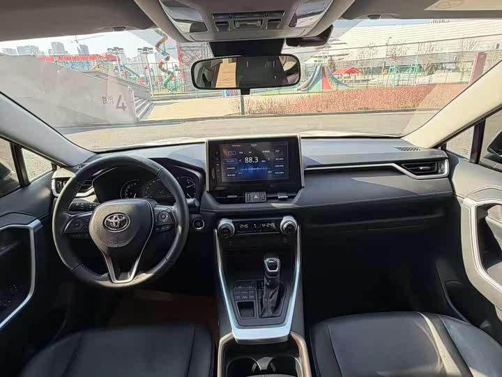 Фото 7 - Toyota RAV4