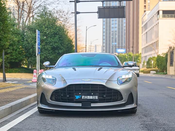 Фото 2 - Aston Martin DB12