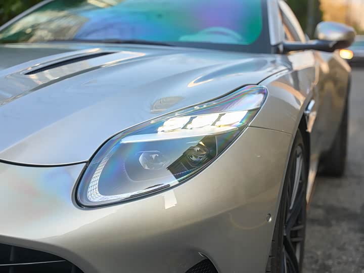 Фото 5 - Aston Martin DB12