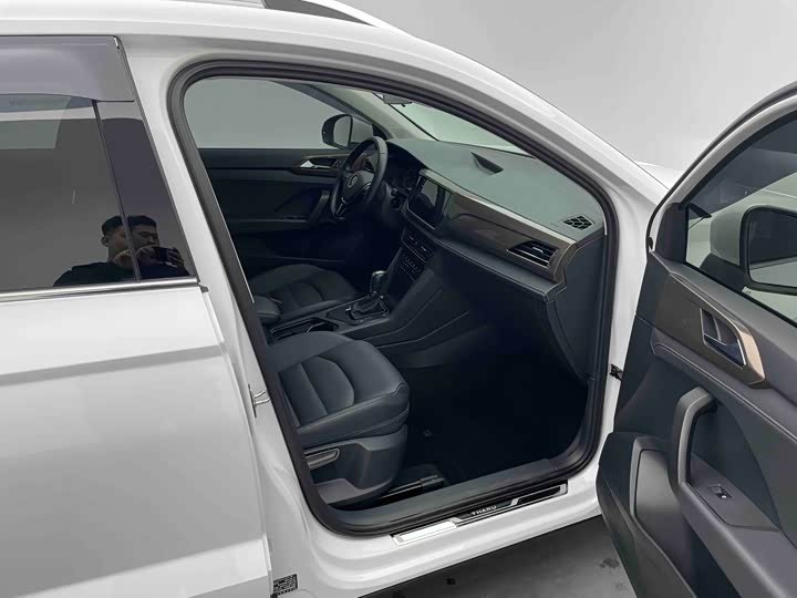 Фото 7 - Volkswagen Tharu