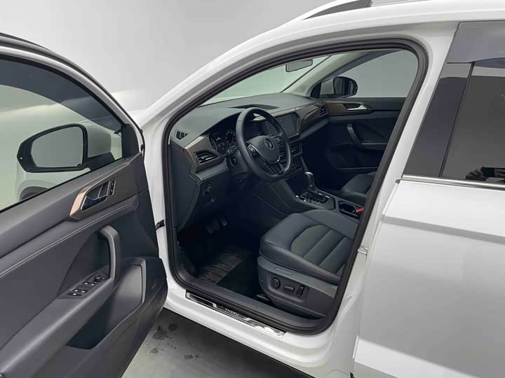 Фото 9 - Volkswagen Tharu