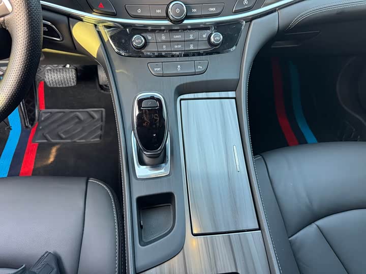 Фото 8 - Buick LaCrosse