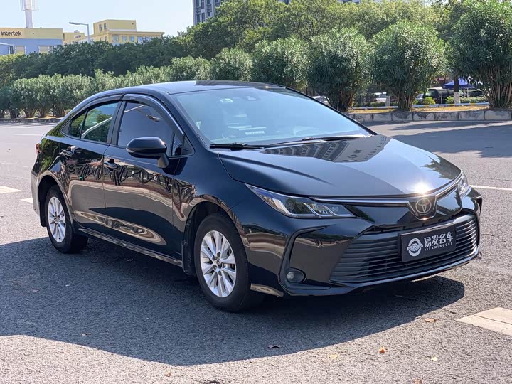 Фото 2 - Toyota Corolla