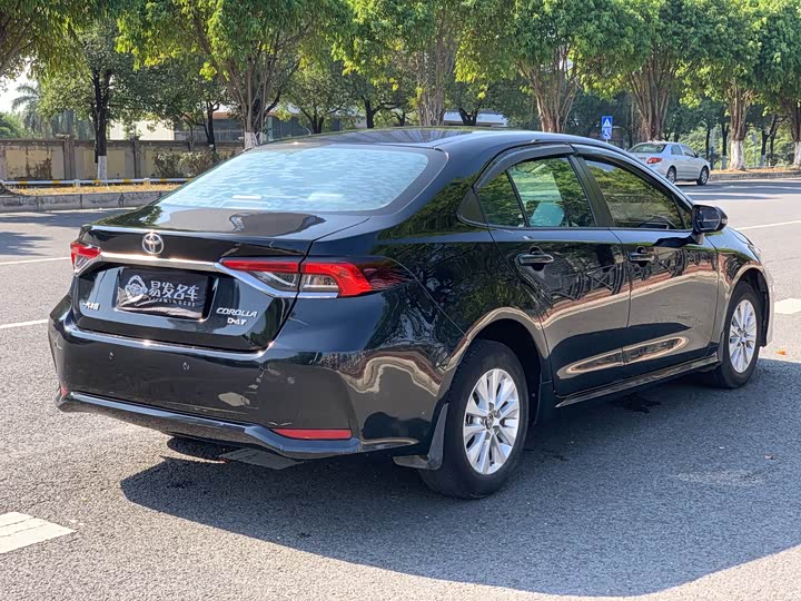 Фото 4 - Toyota Corolla