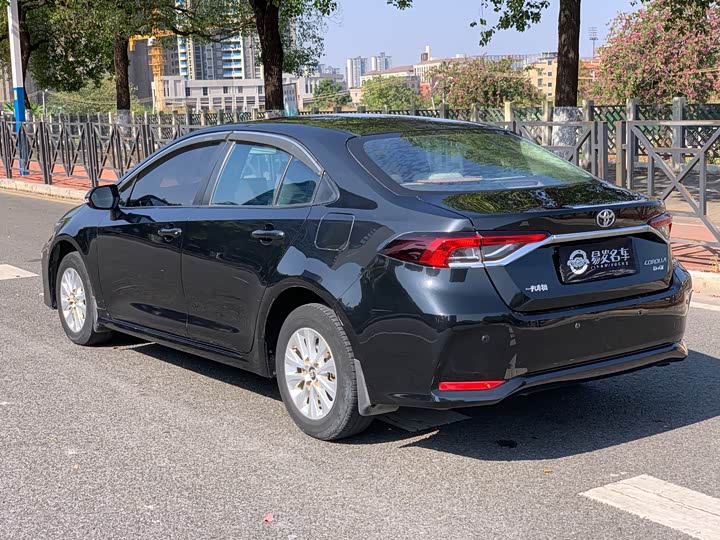 Фото 6 - Toyota Corolla