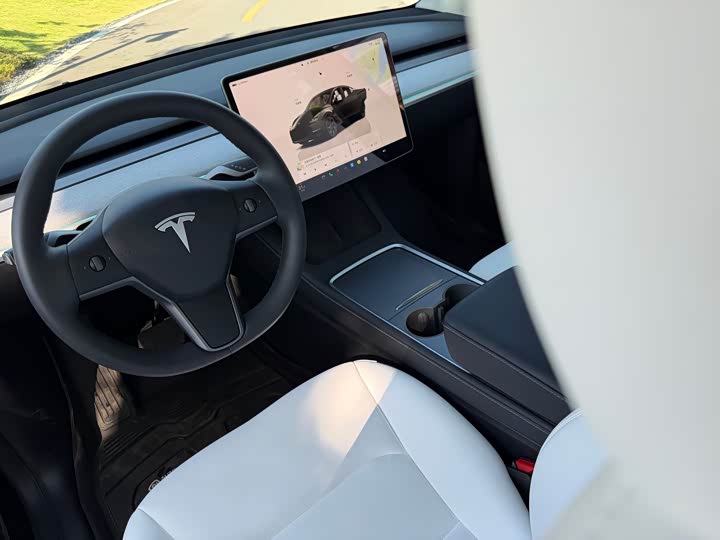 Фото 4 - Tesla Model Y