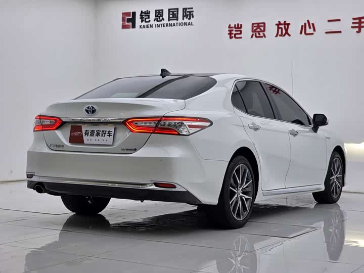 Фото 4 - Toyota Camry