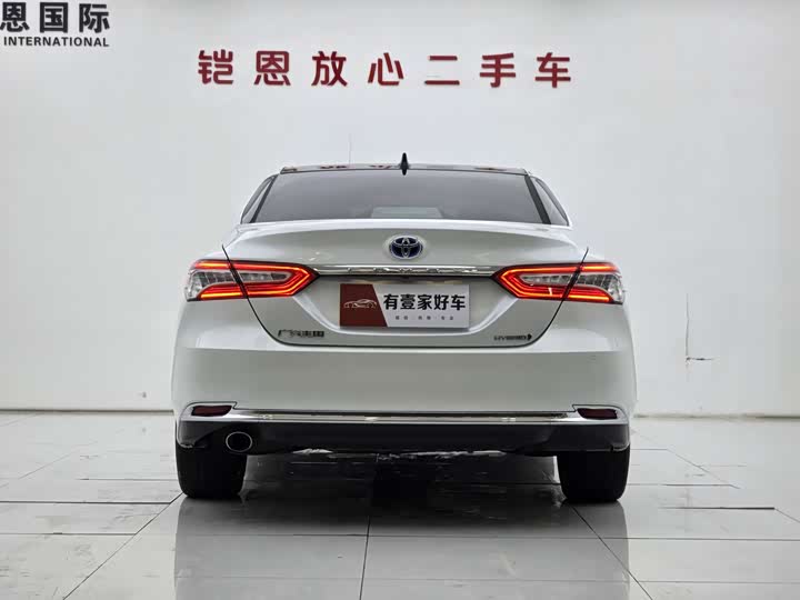 Фото 5 - Toyota Camry