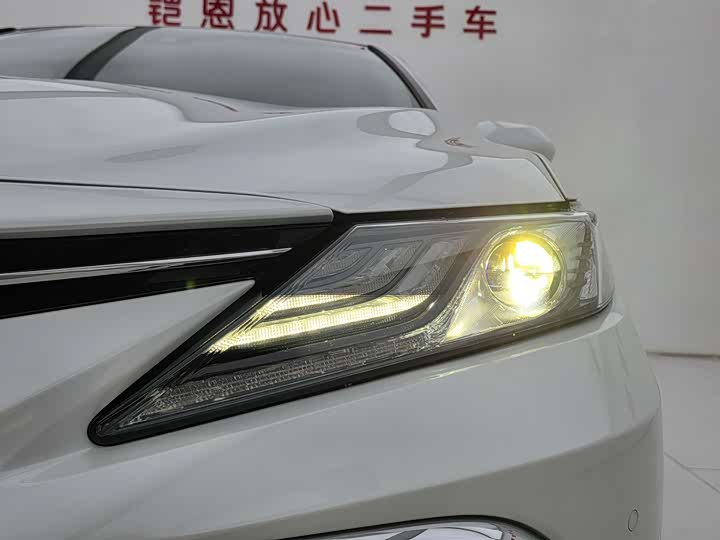 Фото 7 - Toyota Camry