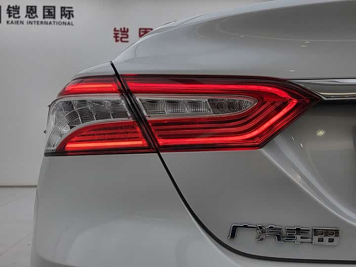 Фото 8 - Toyota Camry