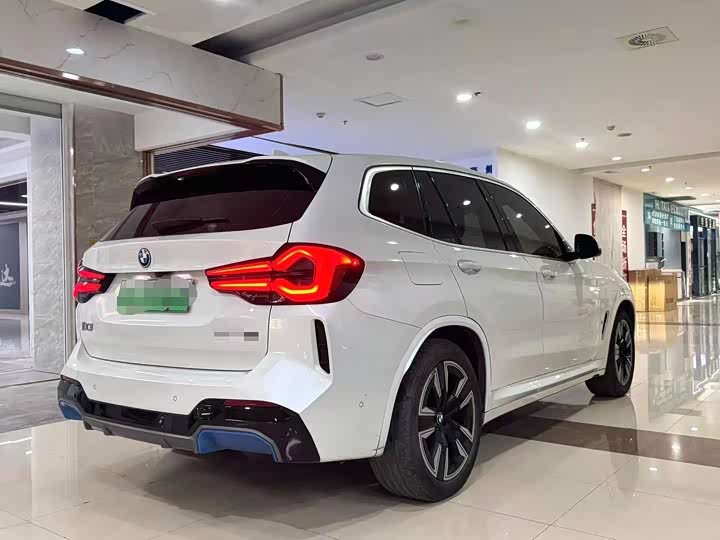 Фото 9 - BMW iX3