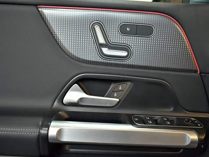 Фото 9 - Mercedes-Benz EQB