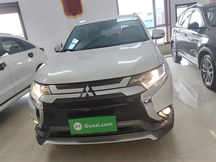 Фото 3 - Mitsubishi Outlander