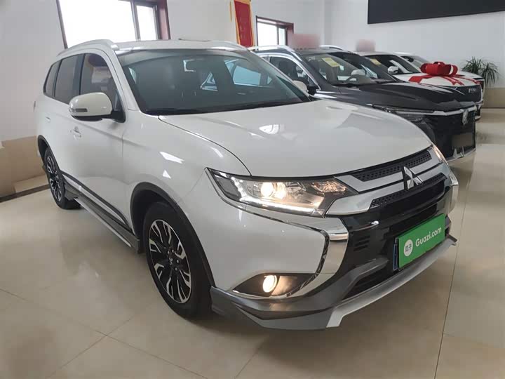 Фото 4 - Mitsubishi Outlander