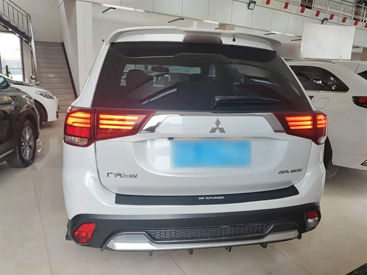 Фото 6 - Mitsubishi Outlander