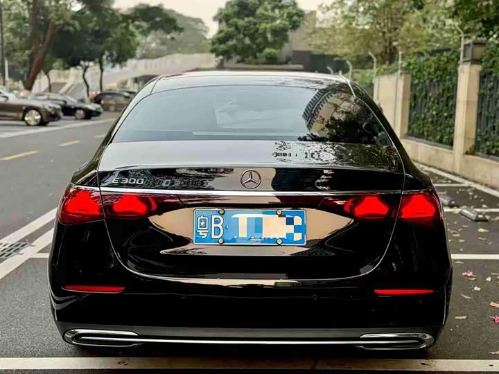 Фото 5 - Mercedes-Benz E-Class