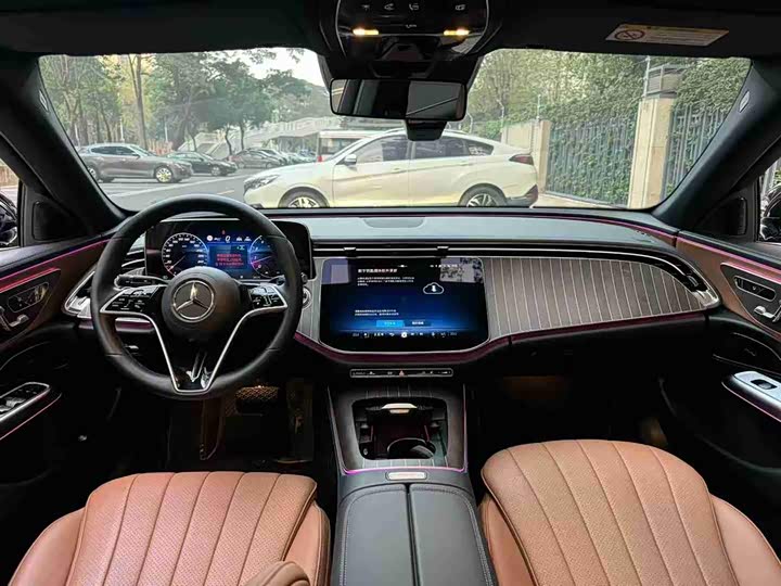 Фото 7 - Mercedes-Benz E-Class