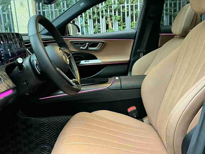 Фото 9 - Mercedes-Benz E-Class