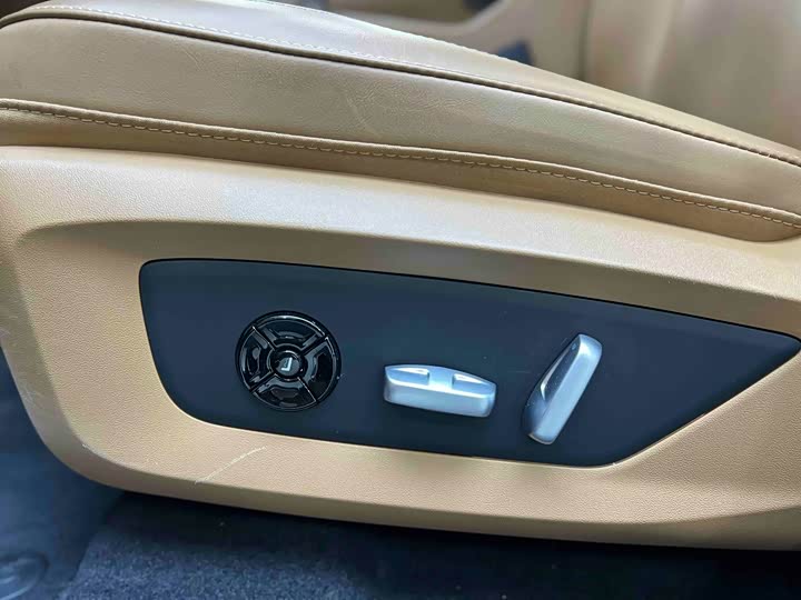 Фото 9 - LiXiang One