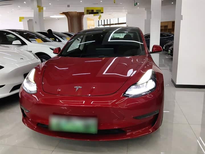 Фото 3 - Tesla Model 3