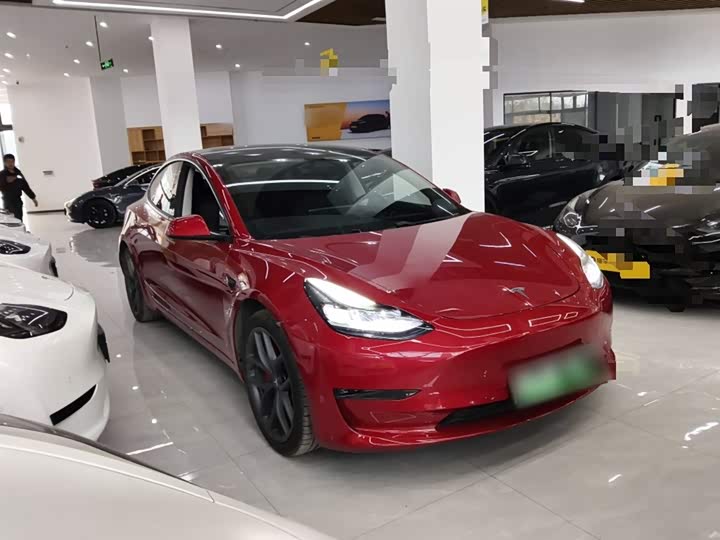 Фото 4 - Tesla Model 3