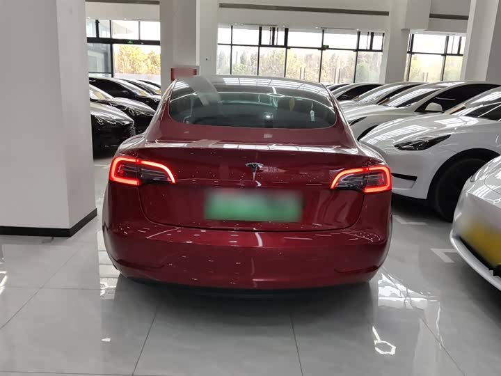 Фото 6 - Tesla Model 3