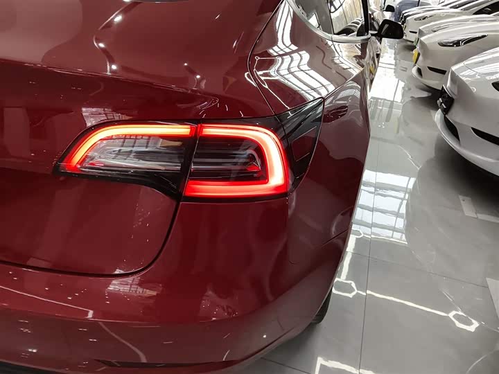 Фото 8 - Tesla Model 3