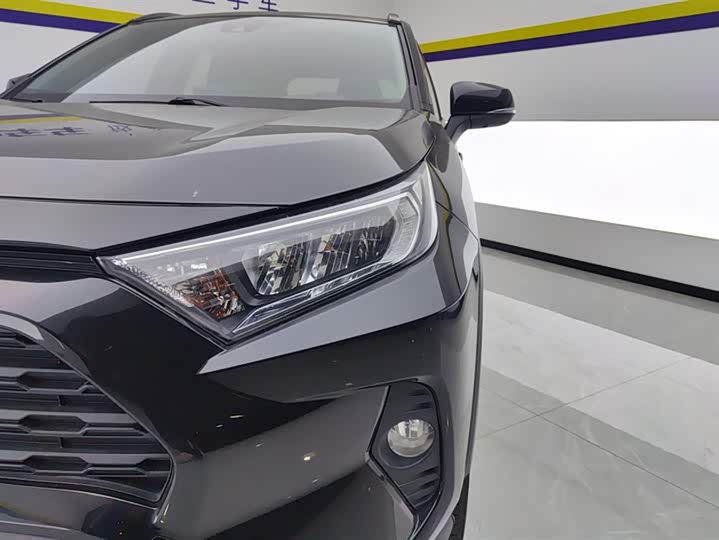 Фото 5 - Toyota RAV4