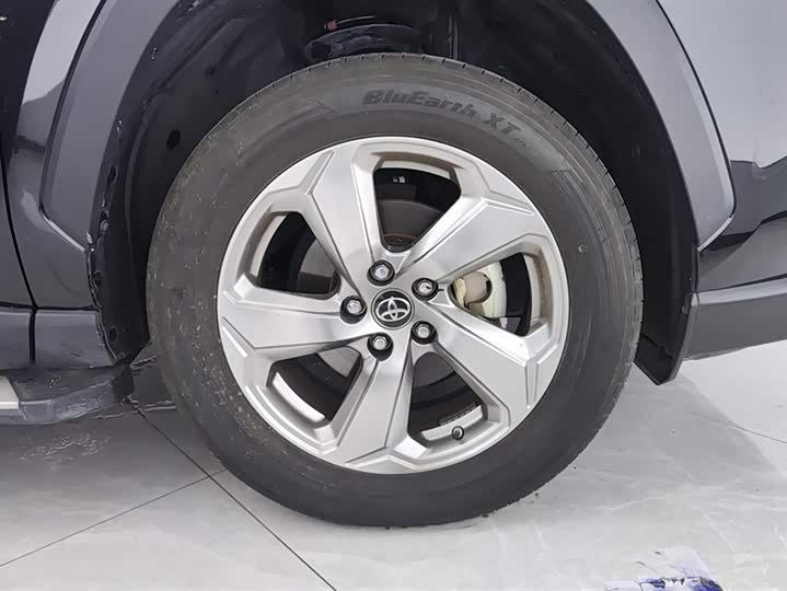 Фото 6 - Toyota RAV4