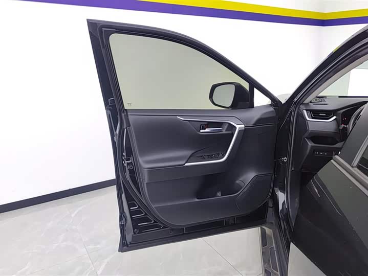 Фото 7 - Toyota RAV4