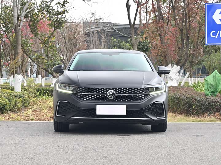 Фото 2 - Volkswagen Passat