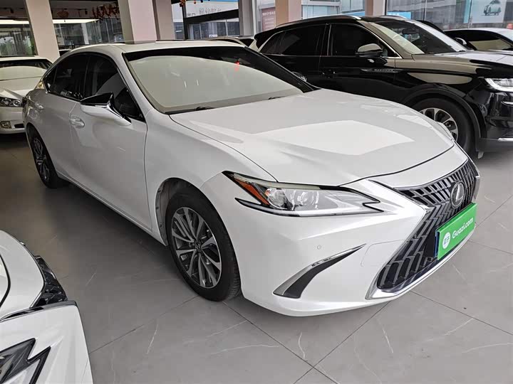 Фото 4 - Lexus ES