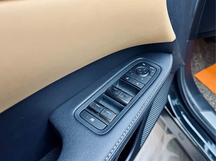 Фото 7 - Lexus RX