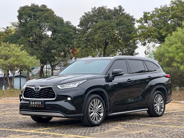 Фото 1 - Toyota Highlander