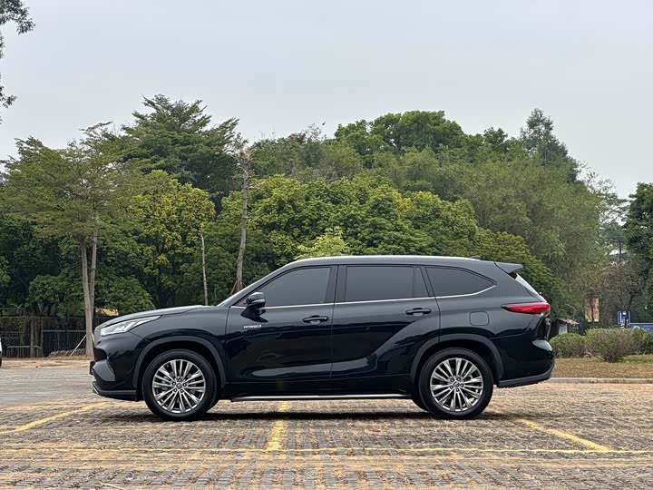 Фото 4 - Toyota Highlander