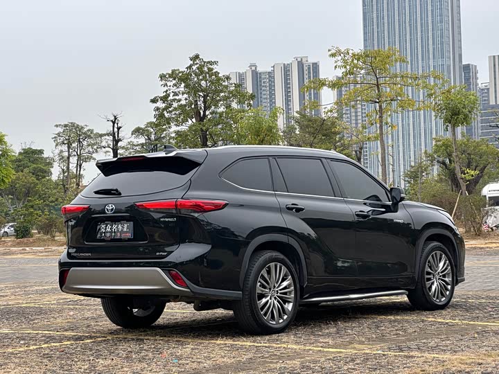 Фото 7 - Toyota Highlander