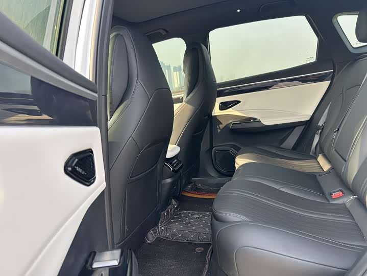 Фото 5 - Geely Galaxy L7