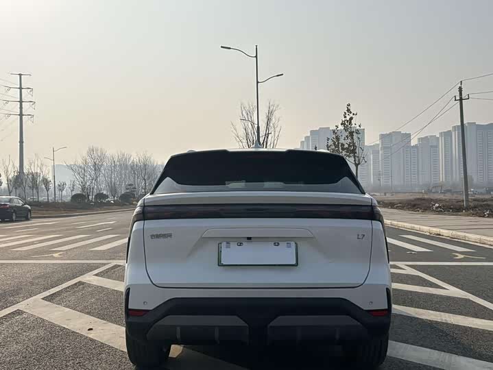 Фото 8 - Geely Galaxy L7