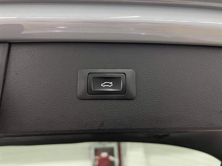 Фото 8 - Audi Q2L